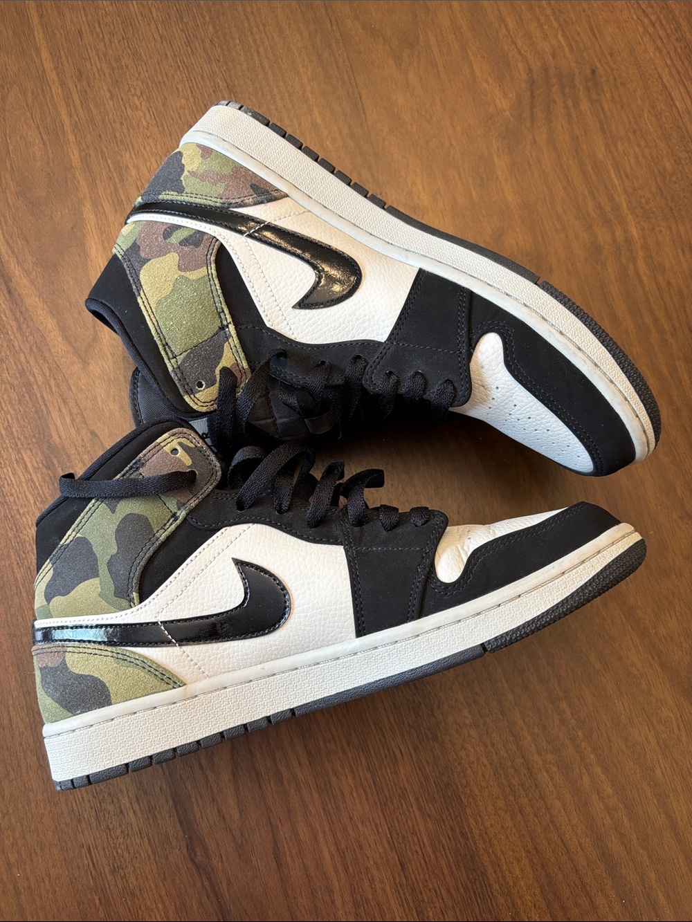 Nike Jordan 1 Men’s Black and White Mid-Top Sneakers with Camo Accent - Picture 3 of 5